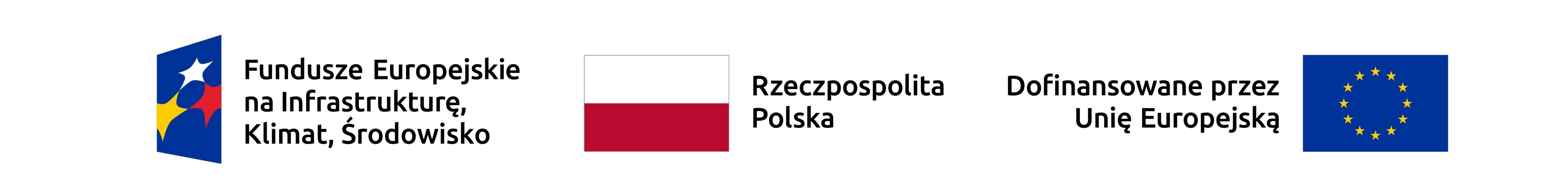 Po lewej stronie: Logotyp „Funduszy Europejskich na Infrastrukturę, Klimat, Środowisko” – kolorowy znak przedstawiający stylizowane gwiazdy (żółtą, czerwoną i białą) na granatowym tle. Obok napis: „Fundusze Europejskie na Infrastrukturę, Klimat, Środowisko”. Pośrodku: Flaga Polski (biało-czerwony prostokąt). Obok napis: „Rzeczpospolita Polska”. Po prawej stronie: Flaga Unii Europejskiej (granatowy prostokąt z kołem złotych gwiazd). Obok napis: „Dofinansowane przez Unię Europejską”.